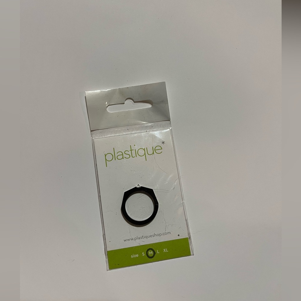 ♠️PLASTIQUE 2 FINGER DOUBLE DIP RING♠️ - Picture 5 of 9